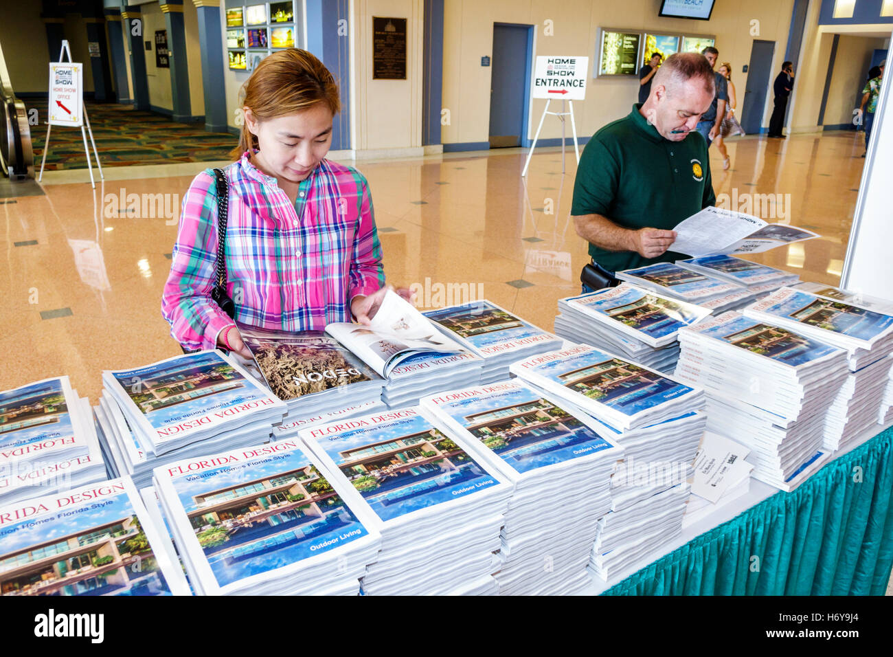 Miami Beach Florida, Centro Convegni, centro, Home Design e spettacolo di ristrutturazione, Asian Asians etnia immigranti minoranza, adulti adulti, donna wome Foto Stock