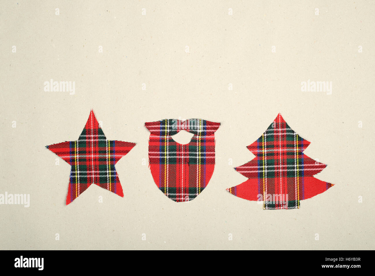 Tanga decorazioni di Natale fatti a mano controllati forma tessuto su carta Foto Stock