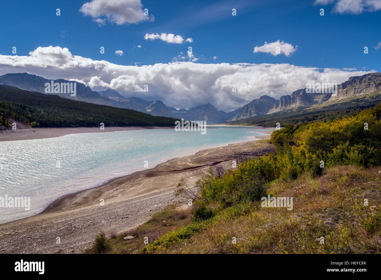 Nuvole temporalesche la raccolta di oltre il Lago Sherburne Foto Stock