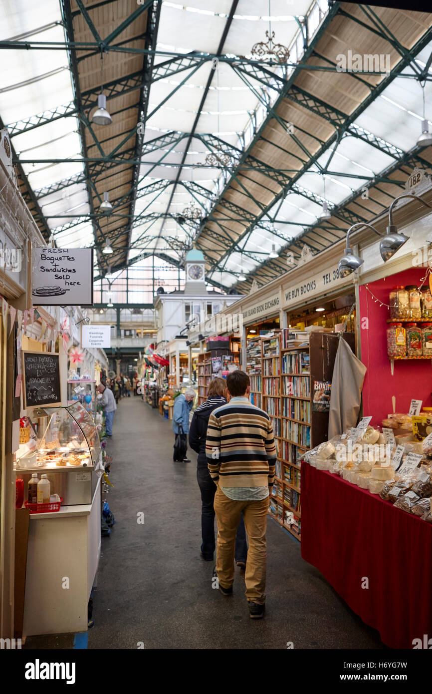 Interno della centrale di Cardiff Galles mercato Regno Unito Foto Stock