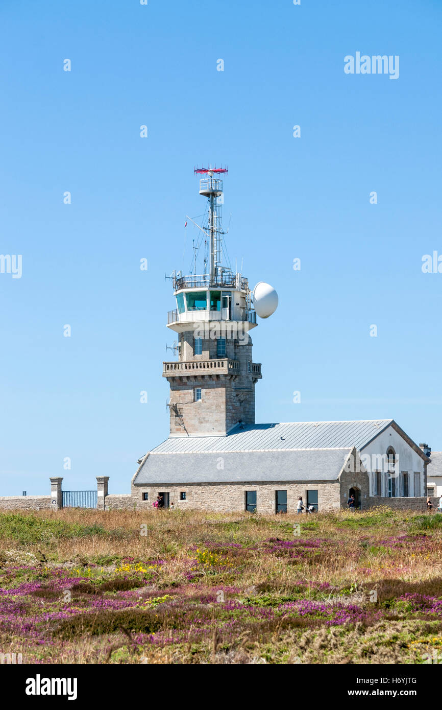 Costiera torre di osservazione intorno a Pointe du Raz in Bretagna, Francia Foto Stock