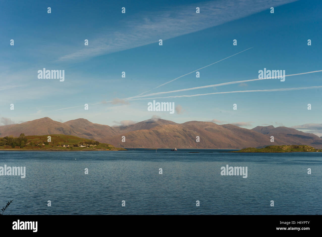 Vista da Port Appin oltre a Creach Bheinn Foto Stock