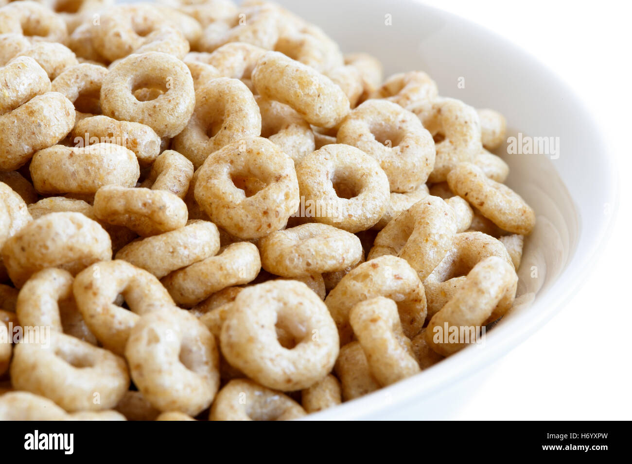 Dettaglio della tazza di miele cheerios su bianco. Foto Stock