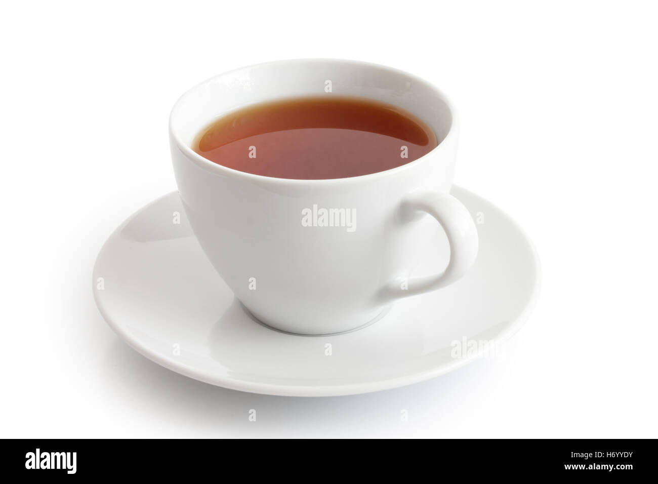 Bianco tazza ceramica con piattino con rooibos tè. Isolato. Foto Stock