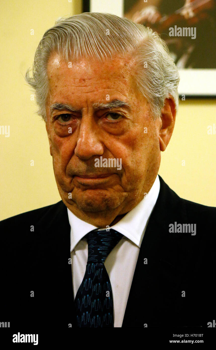 Mario Vargas Llosa - Lesung des romani 'Die Enthuellung', Gorsser Sendesaal RBB, 26. Oktober 2016, Berlino. Foto Stock