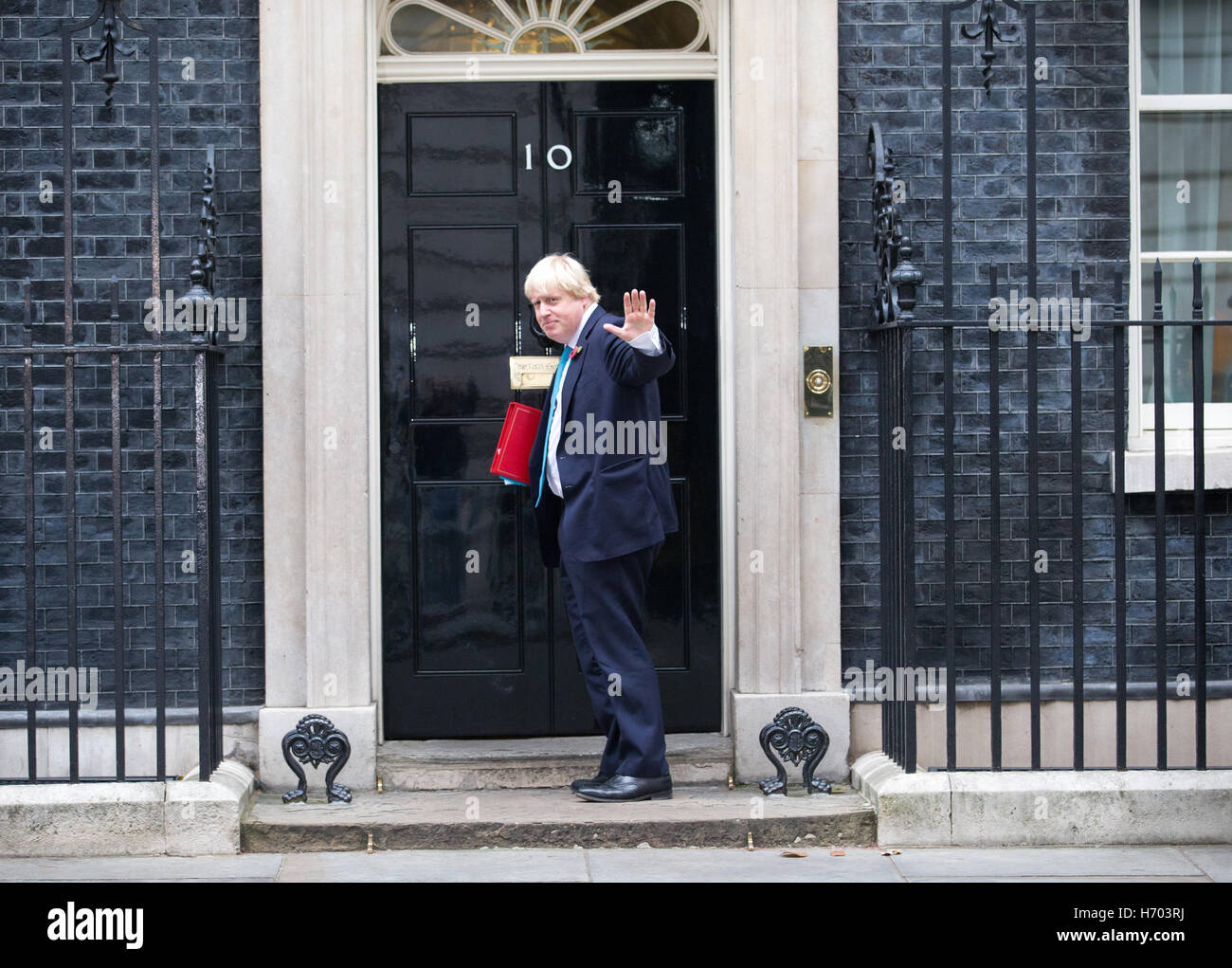 Boris Johnson, segretario di Stato per gli affari esteri e MP per Uxbridge e South Ruislip,al numero 10 di Downing Street per una riunione del gabinetto Foto Stock
