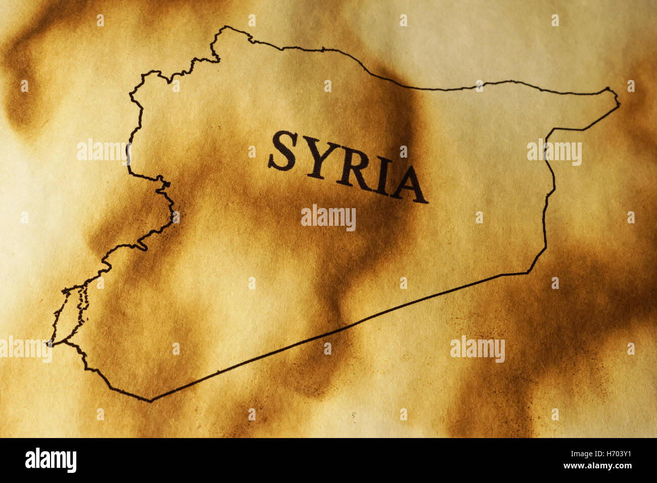 La siria mappa su una carta carbonizzati. Conflitto siriano concept Foto Stock