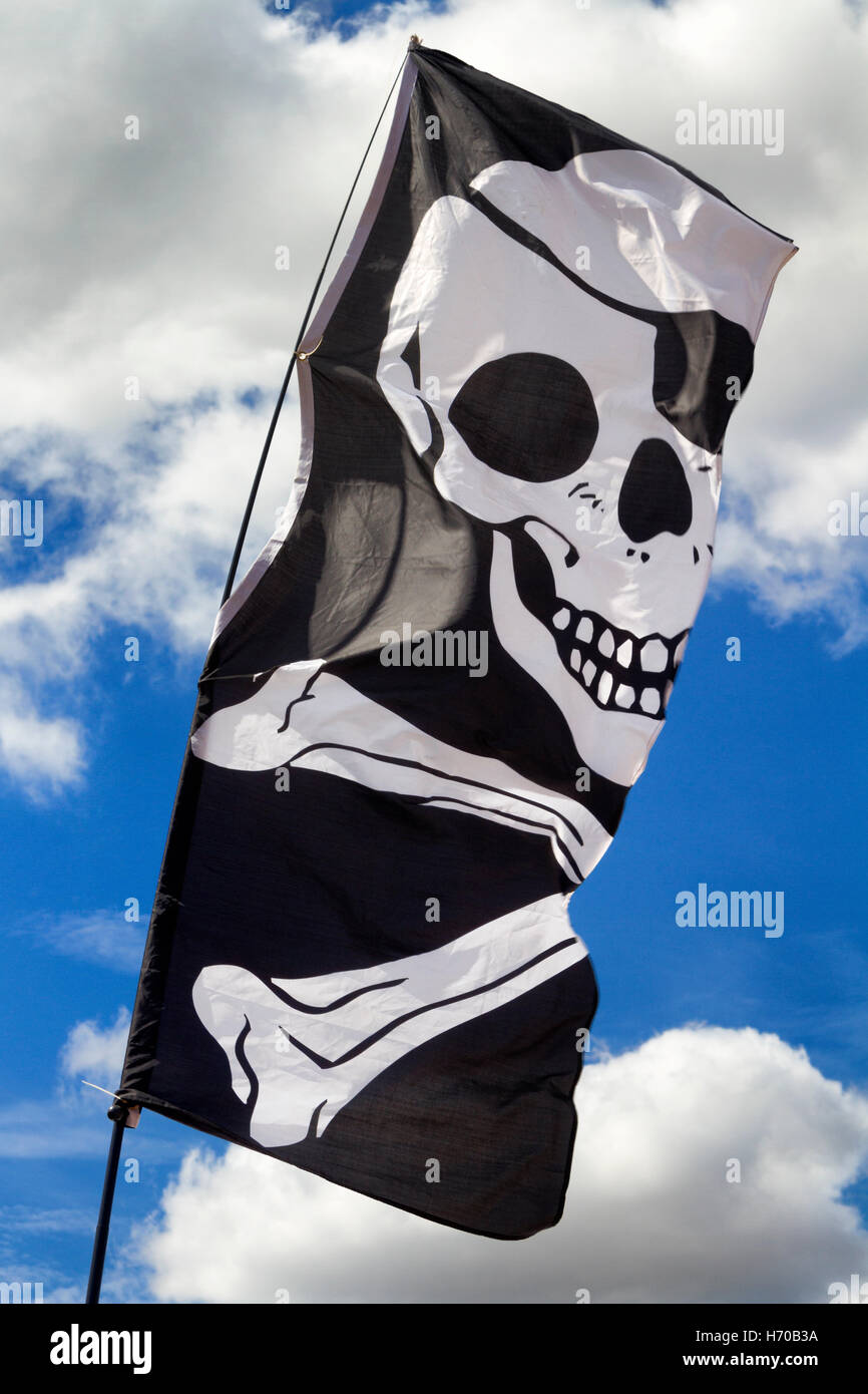 Cranio e crossbones bandiera Foto Stock
