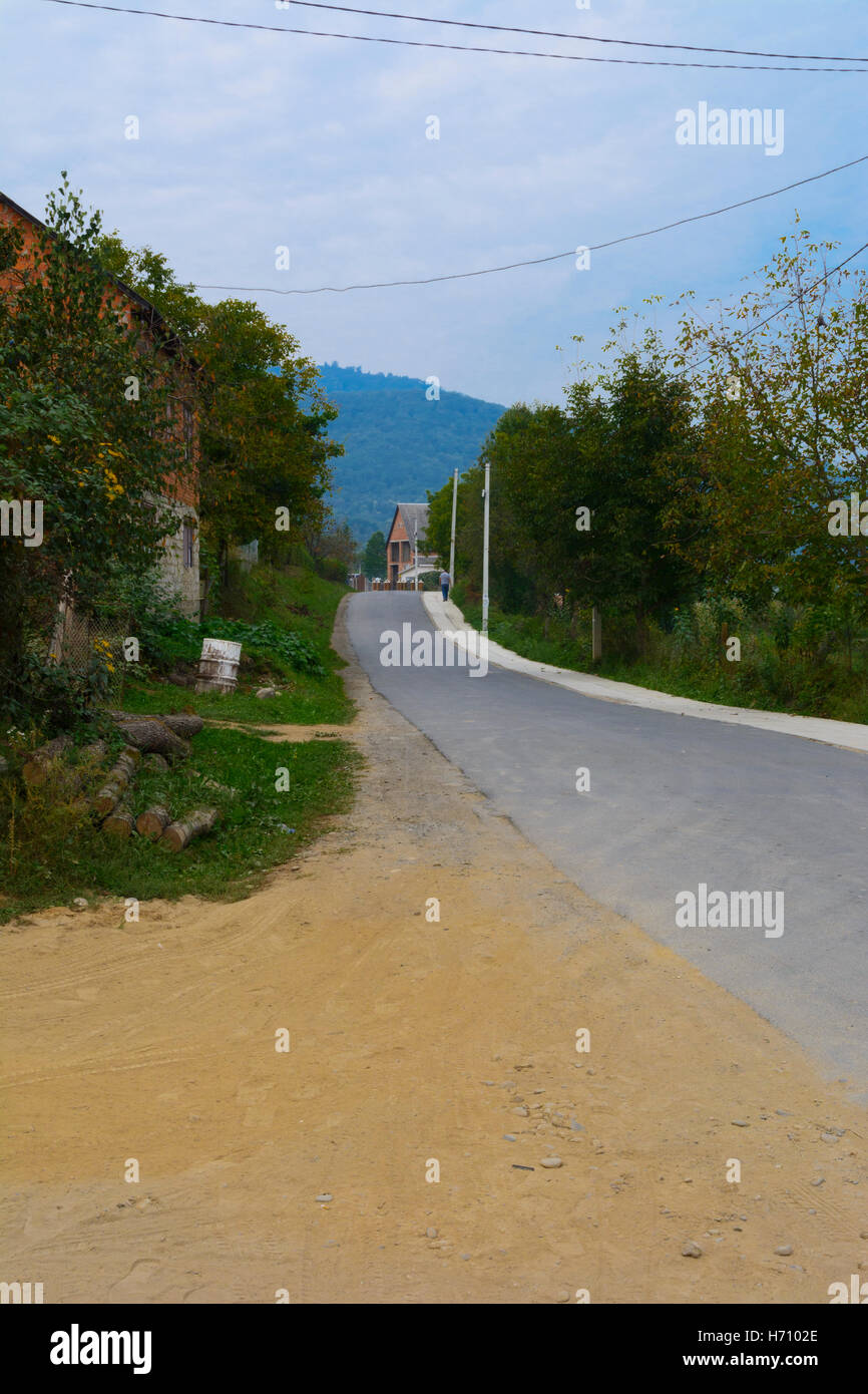 Il paesaggio rurale area montuosa in Ucraina occidentale Foto Stock