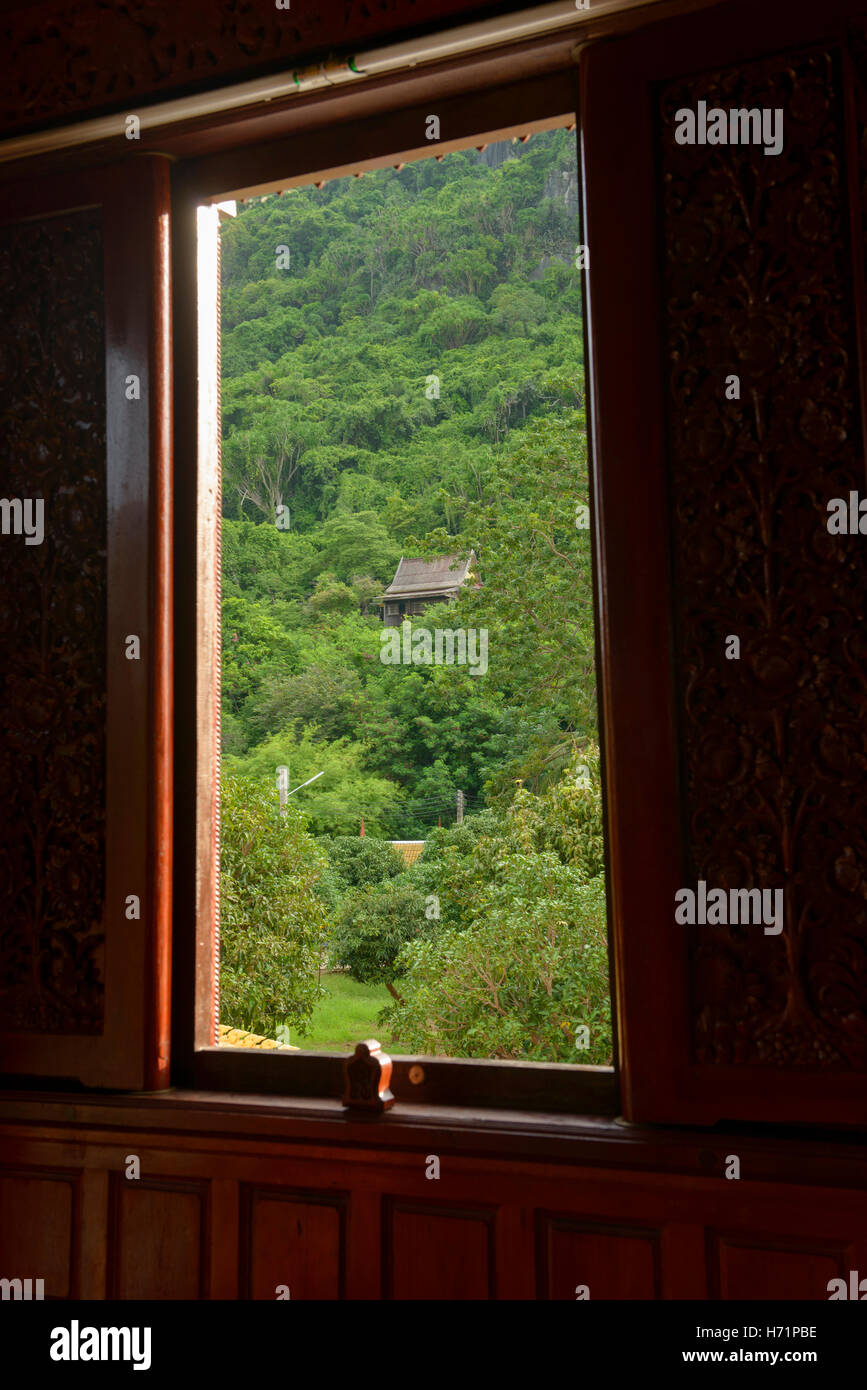 Tempio nascosti nella foresta, Wat Ao Noi, Prachuap Khiri Khan, Thailandia Foto Stock