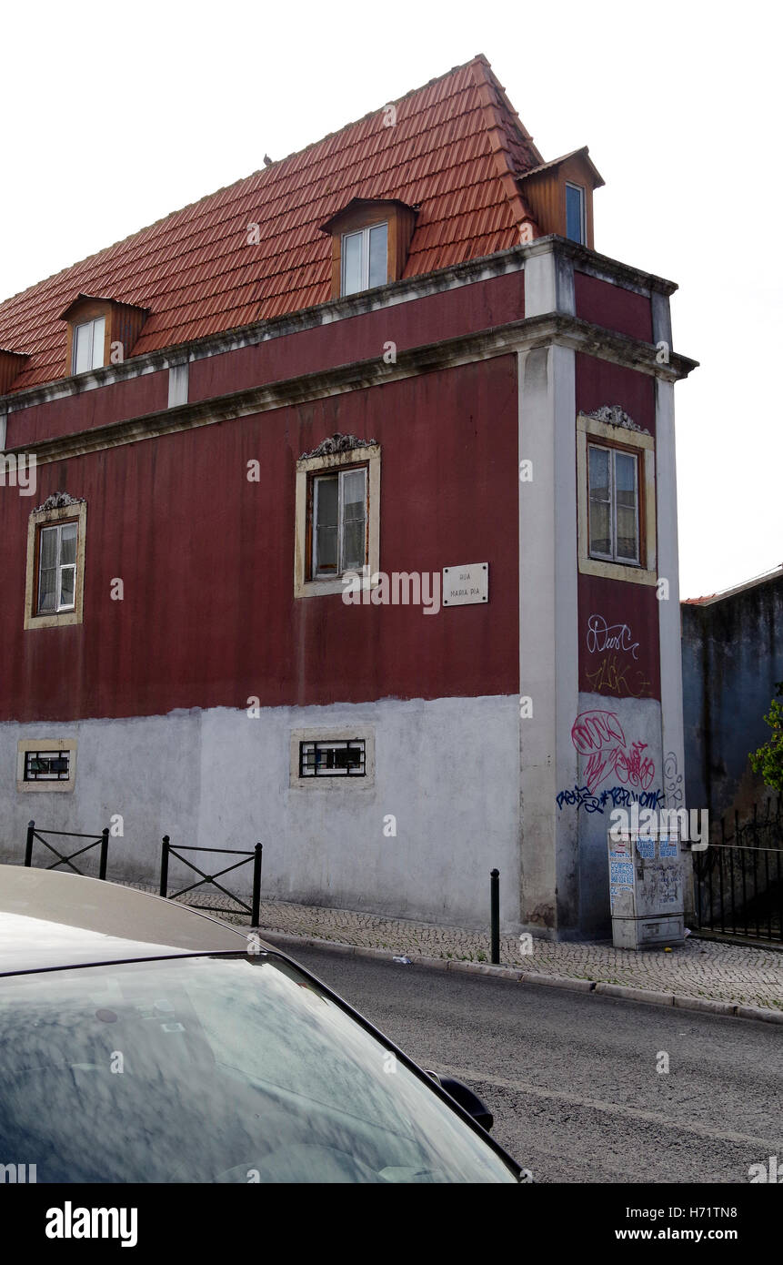 Lisbona portogallo, incredibilmente sottile edificio Foto Stock