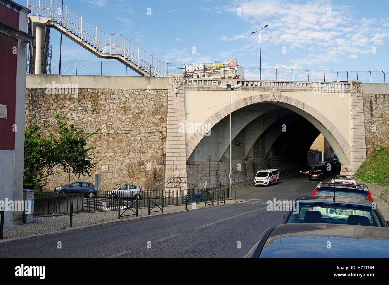 Lisbona, Portogallo, il ponte che porta A5 Strada Principale. Foto Stock