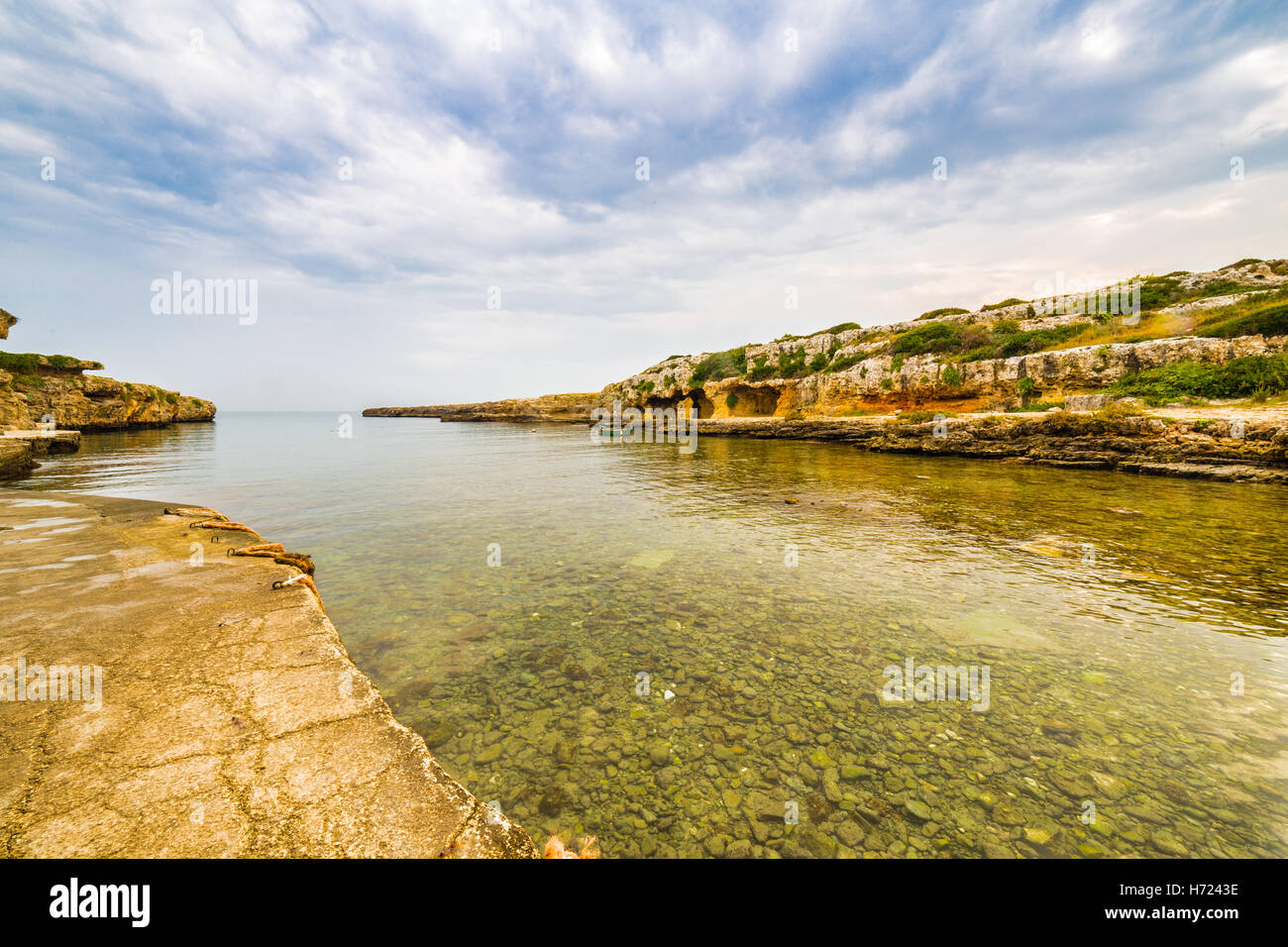 Baia sulla costa della Puglia Foto Stock