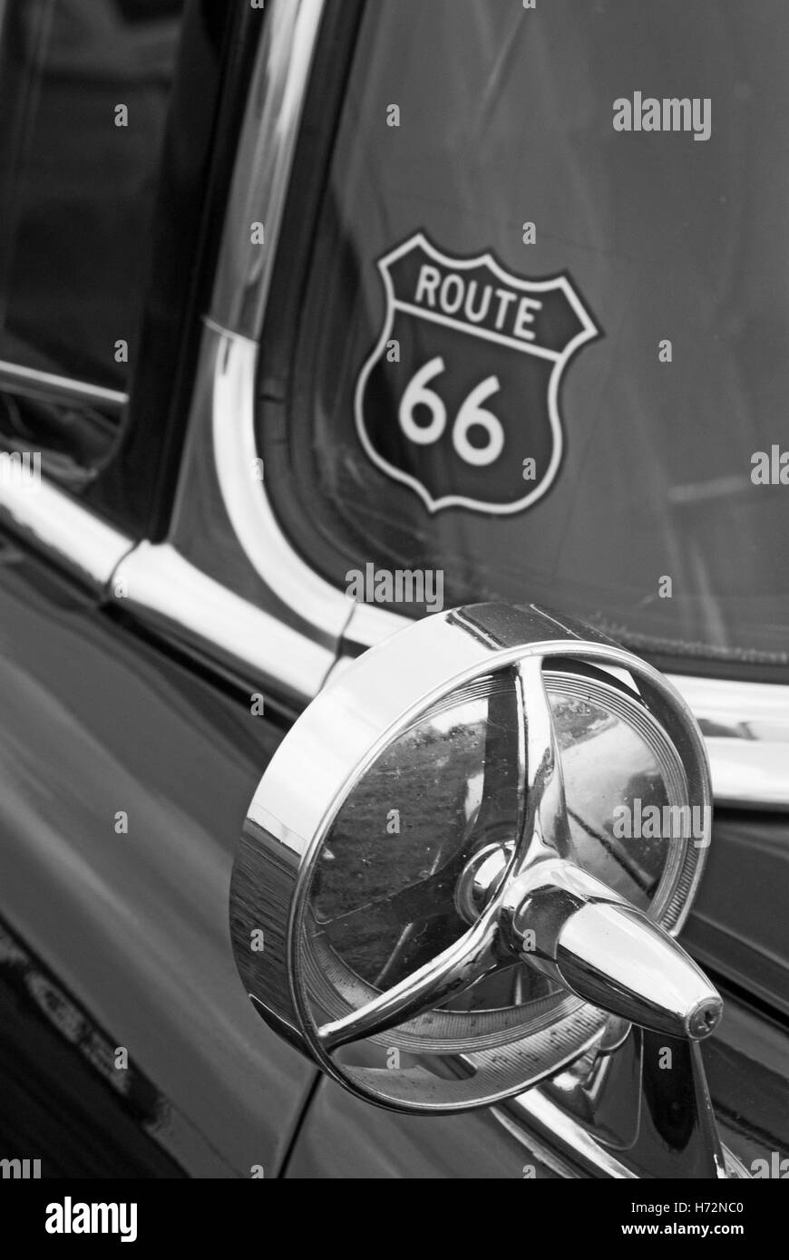 Dettaglio di una limousine nera con un "Route 66"-sticker, Hot Rods, Kustoms, incrociatori & Arte al 'Bottrop Kustom Kulture Foto Stock Dettaglio di una limousine nera con un "Route 66"-sticker, Hot Rods, Kustoms, incrociatori & Arte al 'Bottrop Kustom Kulture Foto Stock