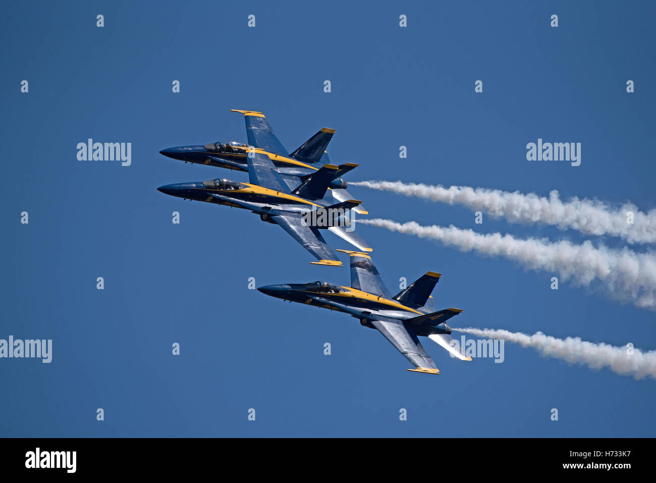 NAS Pensacola Florida USA Blue Angels FA 18 Hornet getti in volo sopra la loro base di Pensacola Foto Stock