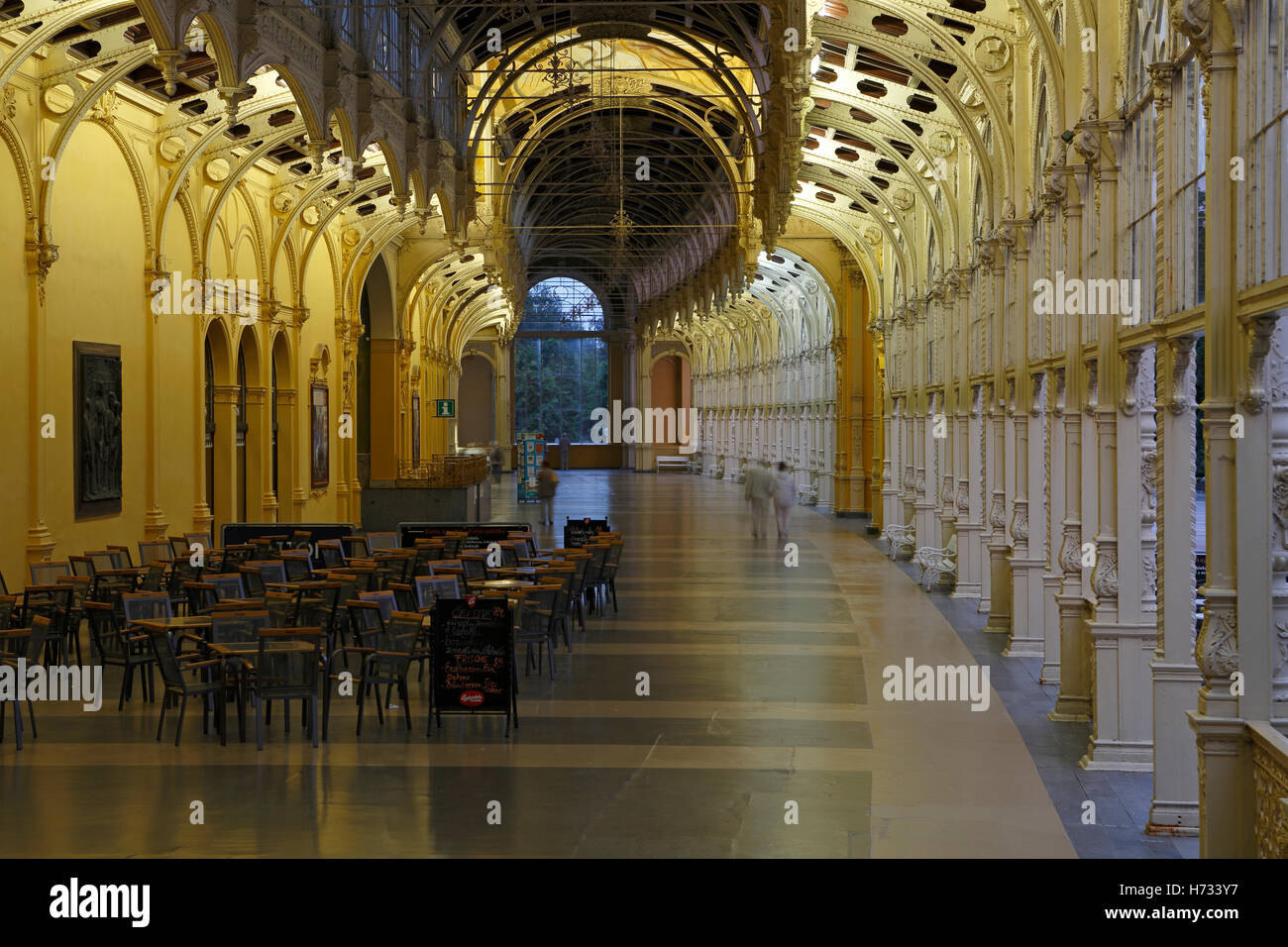 Giorno shot, nuovo edificio, nuovo colonnato, Nová kolonáda, colonnato principale, Marianske Lazne, Regione di Karlovy Vary, Boemia, ceco Foto Stock