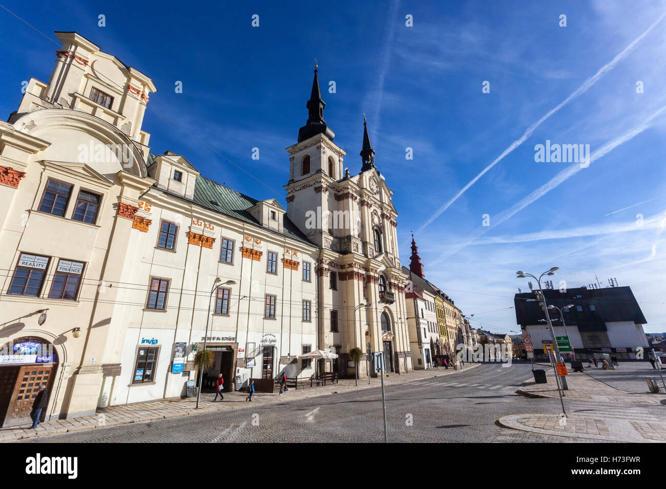Jihlava, Piazza Masaryk con sant Ignazio Chiesa, municipio, Regione di Vysocina, Repubblica Ceca Foto Stock