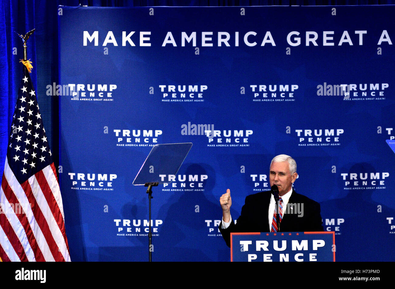 King of Prussia, Pennsylvania, USA. 1 Novembre, 2016. Una settimana prima dell'U.S. Elezioni generali del candidato presidenziale repubblicano Donald Trump, Vice-candidato presidenziale Mike Pence ed ex candidato GOP Dr. Ben Carson offrire una politica sanitaria discorso, in King of Prussia, PA., nei sobborghi di Philadelphia, il 1 novembre 2016 Foto Stock