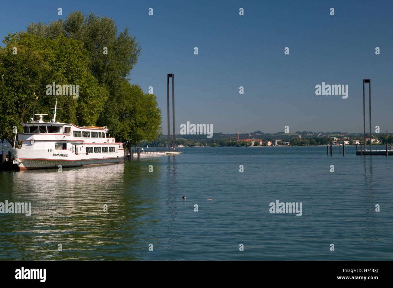 Nave passeggeri e la porta ingresso, Bregenz, il lago di Costanza, Vorarlberg, Austria, Europa Foto Stock