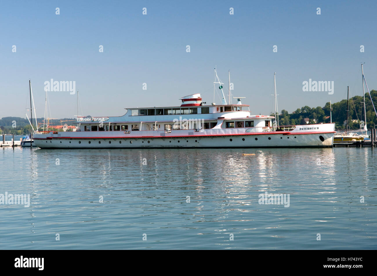Nave passeggeri nel porto, Bregenz, il lago di Costanza, Vorarlberg, Austria, Europa Foto Stock