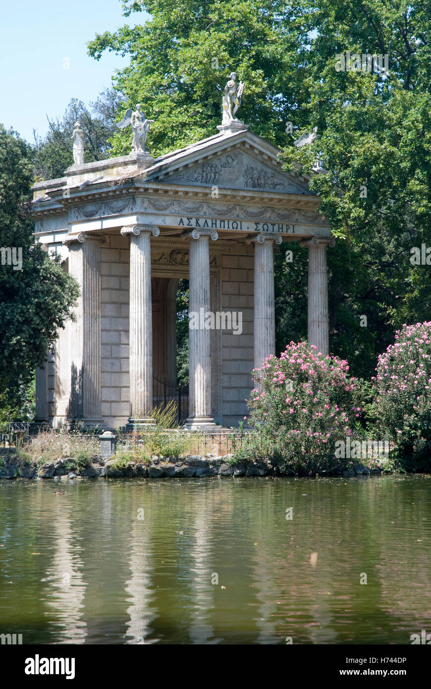 Tempio Tempio di Esculapio Giardino del Lago nel parco di Villa Borghese, Roma, Italia, Europa Foto Stock