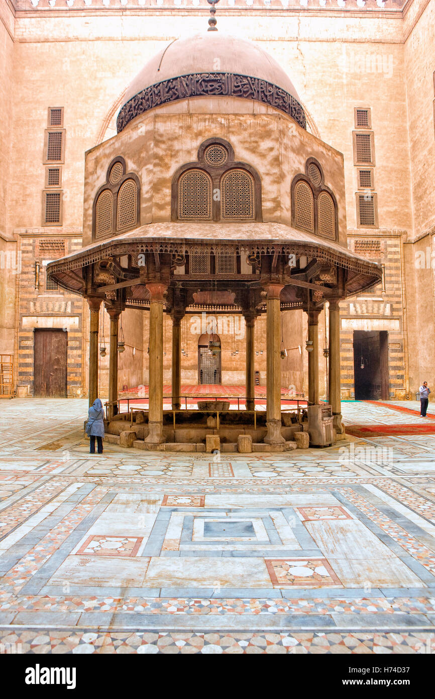 Cortile del sultano moschea Hassan del Cairo in Egitto Foto Stock