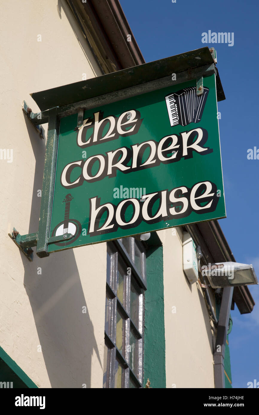 Corner House Bar segno, Ardara, Donegal, Irlanda Foto Stock