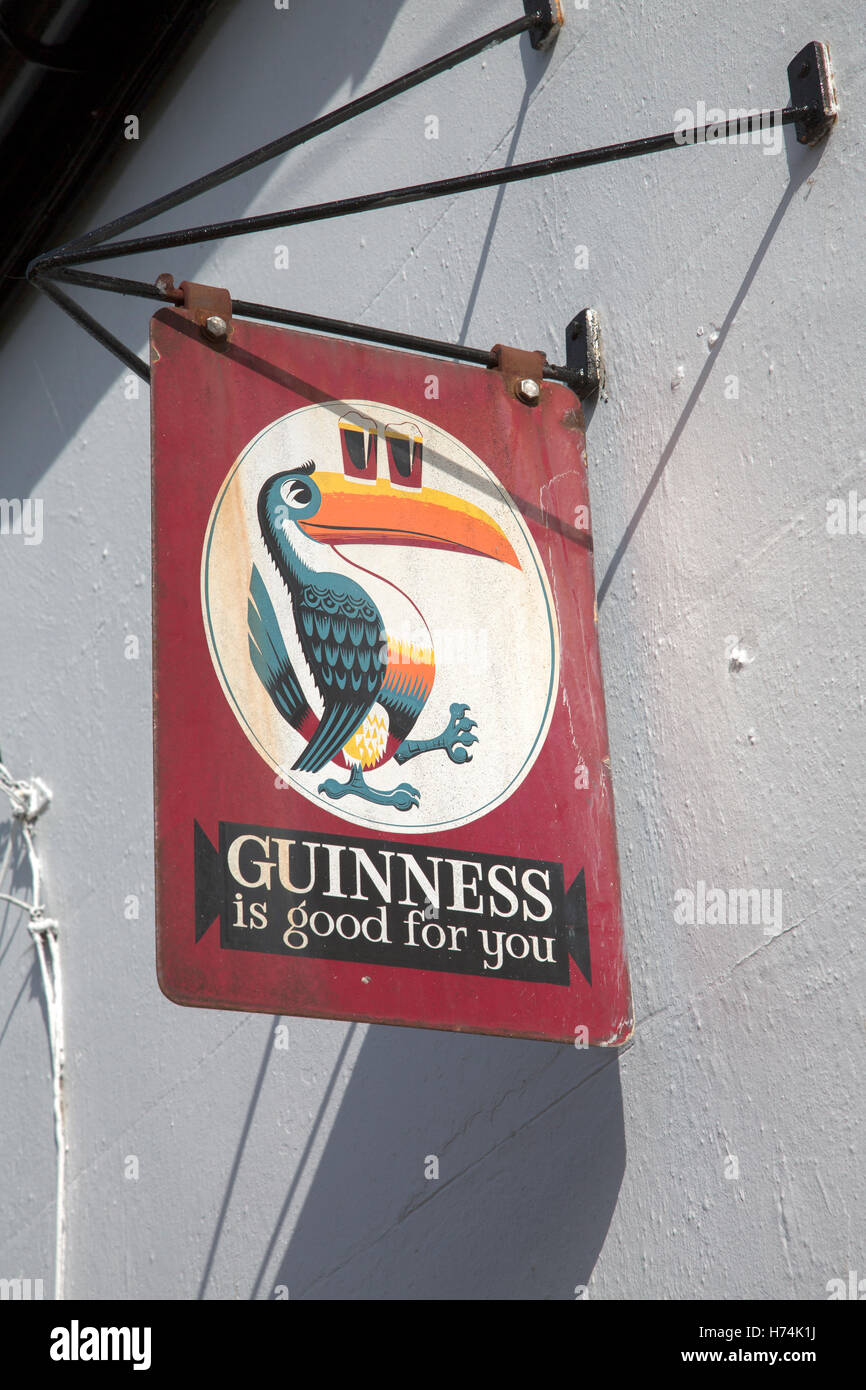 Nancy's Bar Guinness segno, Ardara, Donegal, Irlanda Foto Stock
