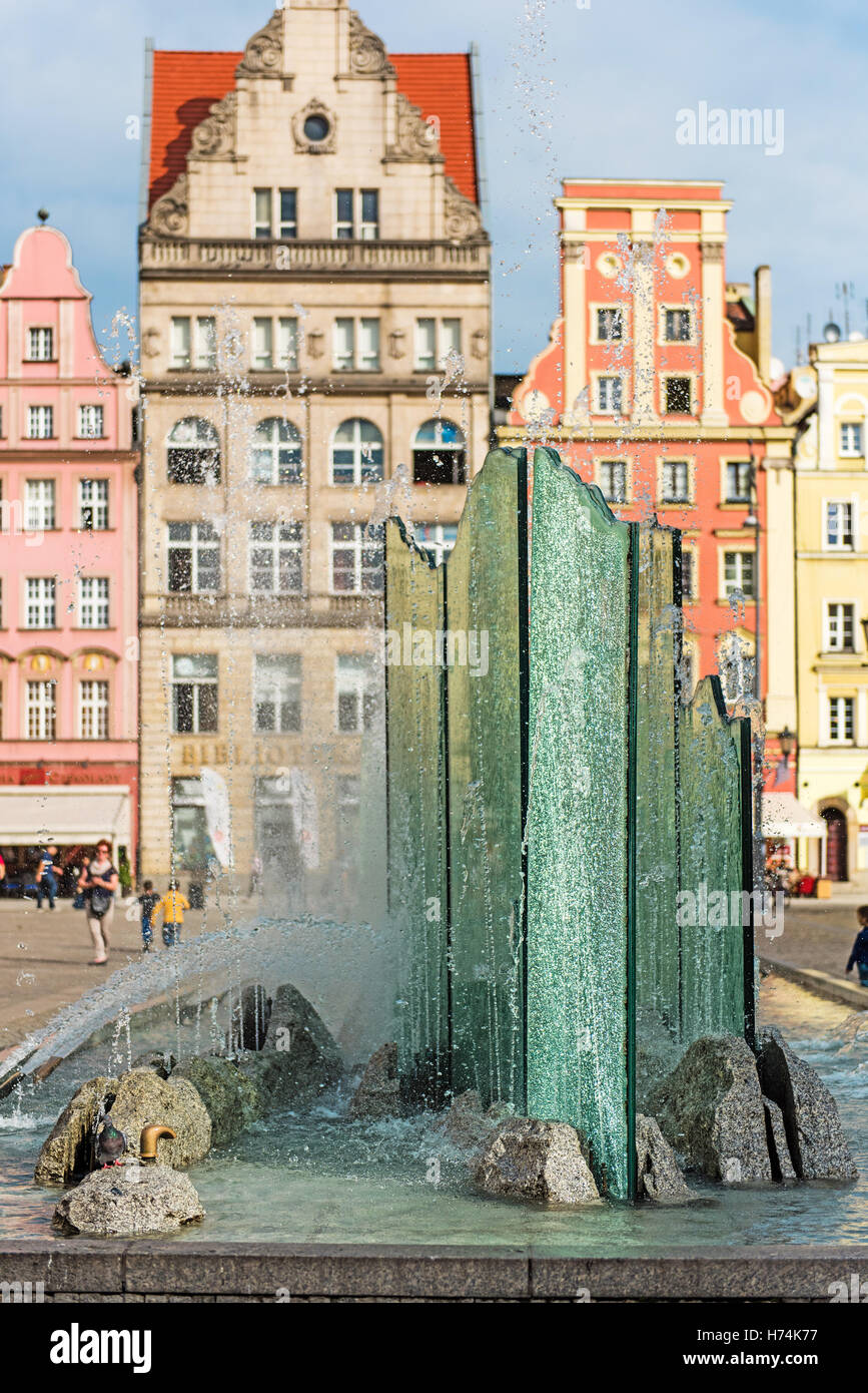 Fontana sulla piazza del mercato di Wroclaw, Polonia, Europa dell'Est Foto Stock