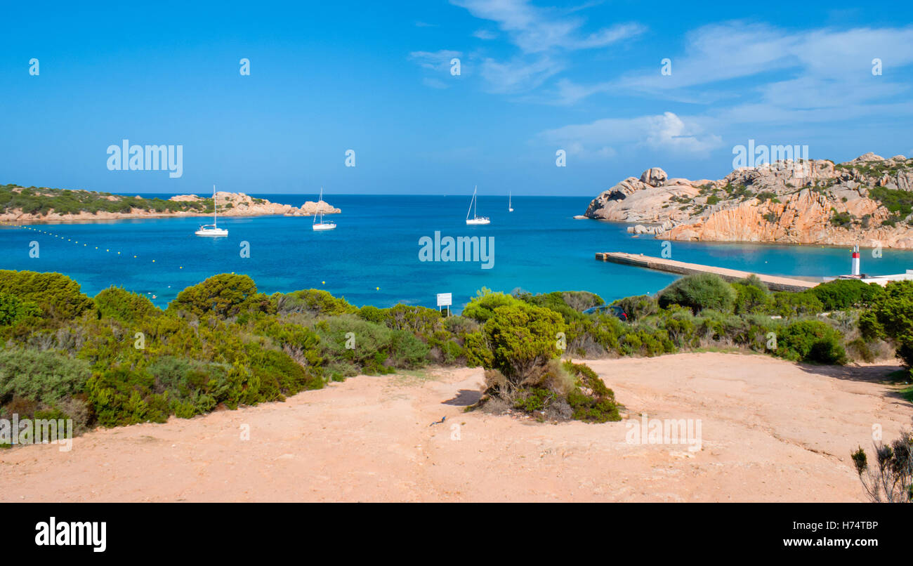 Bellissimo porto e il rosa dei graniti di arcipelago della maddalena, Sardegna, Italia Foto Stock