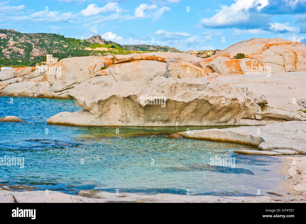 Tempo e acqua ha dato forma alla roccia di granito, ora sembra che wave Foto Stock