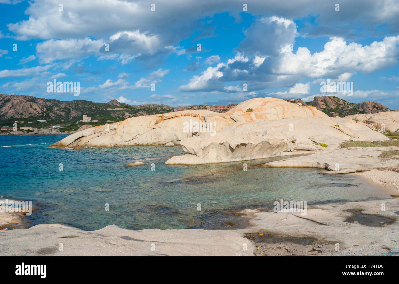 Tali bianche rocce di granito può essere trovato sull'arcipelago della maddalena, Sardegna, Italia Foto Stock