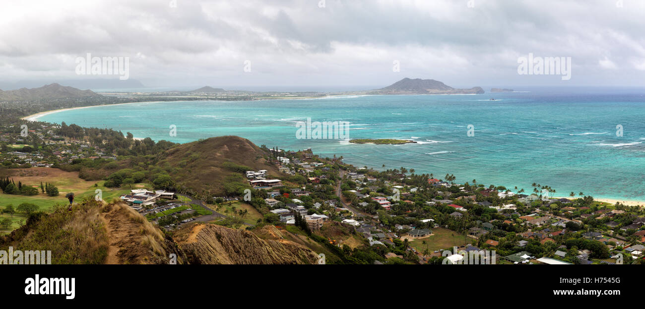 Vista dalla scatola delle pillole percorso oltre la Baia di Kailua, Oahu, Hawaii, Stati Uniti d'America. Foto Stock