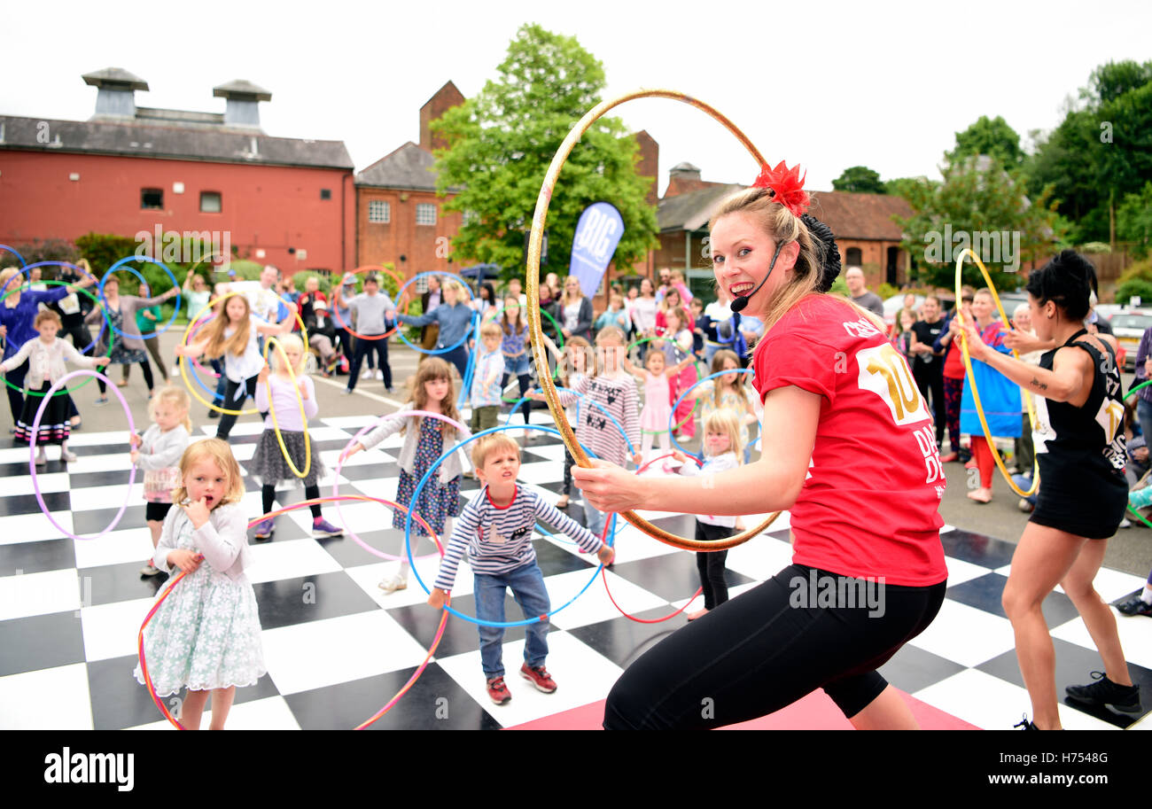 Grande ballo 2016, un evento touring per incoraggiare le persone a ottenere la danza, Farnham, Surrey, Regno Unito. Foto Stock