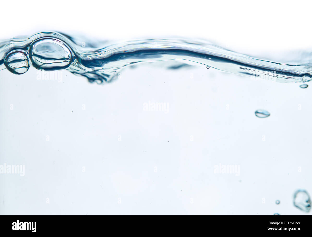 Acqua Splash isolati su sfondo bianco Foto Stock