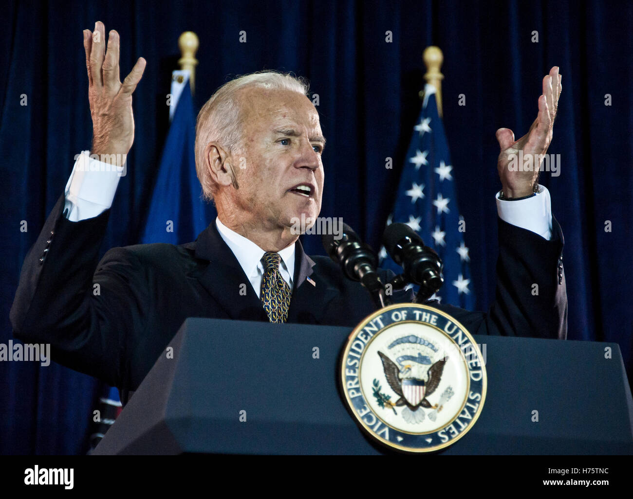 Philadelphia, PA, Stati Uniti d'America. Il 31 ottobre, 2016. Vice presidente Joe Biden campagne per Hillary Clinton. © Paul Froggatt/FamousPix/Alamy Stock Photo Foto Stock