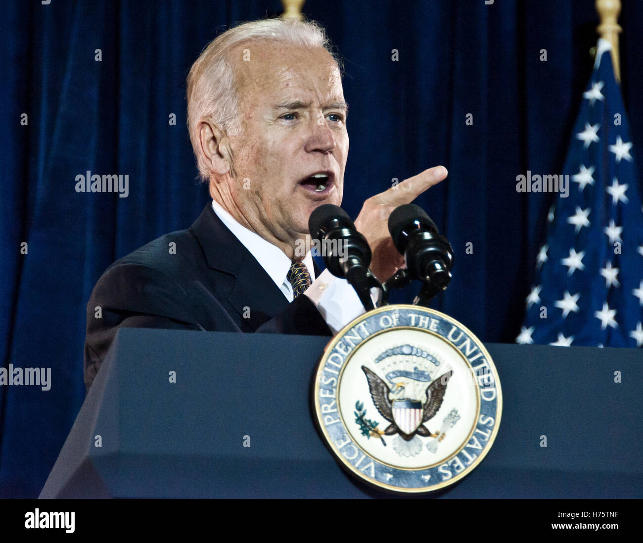 Philadelphia, PA, Stati Uniti d'America. Il 31 ottobre, 2016. Vice presidente Joe Biden campagne per Hillary Clinton. © Paul Froggatt/FamousPix/Alamy Stock Photo Foto Stock
