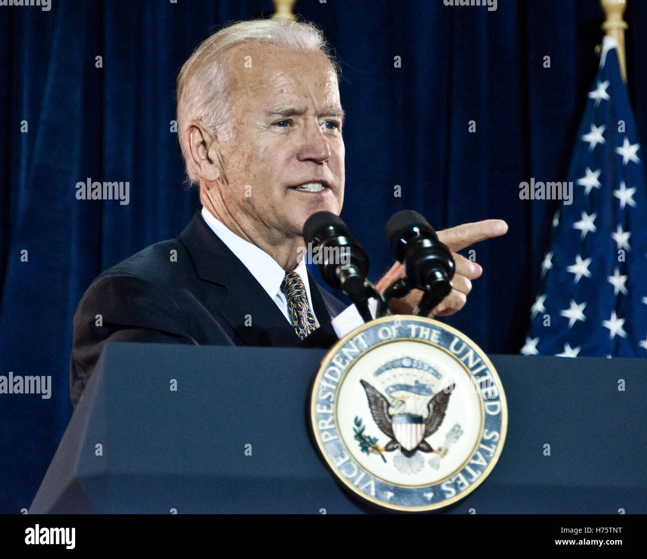Philadelphia, PA, Stati Uniti d'America. Il 31 ottobre, 2016. Vice presidente Joe Biden campagne per Hillary Clinton. © Paul Froggatt/FamousPix/Alamy Stock Photo Foto Stock