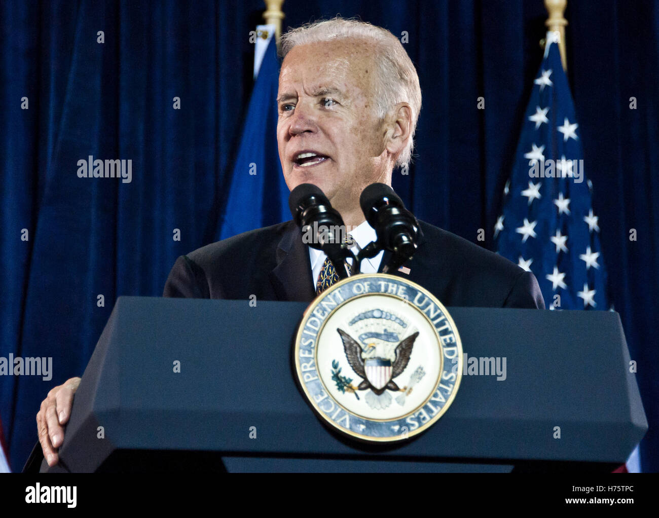 Philadelphia, PA, Stati Uniti d'America. Il 31 ottobre, 2016. Vice presidente Joe Biden campagne per Hillary Clinton. © Paul Froggatt/FamousPix/Alamy Stock Photo Foto Stock