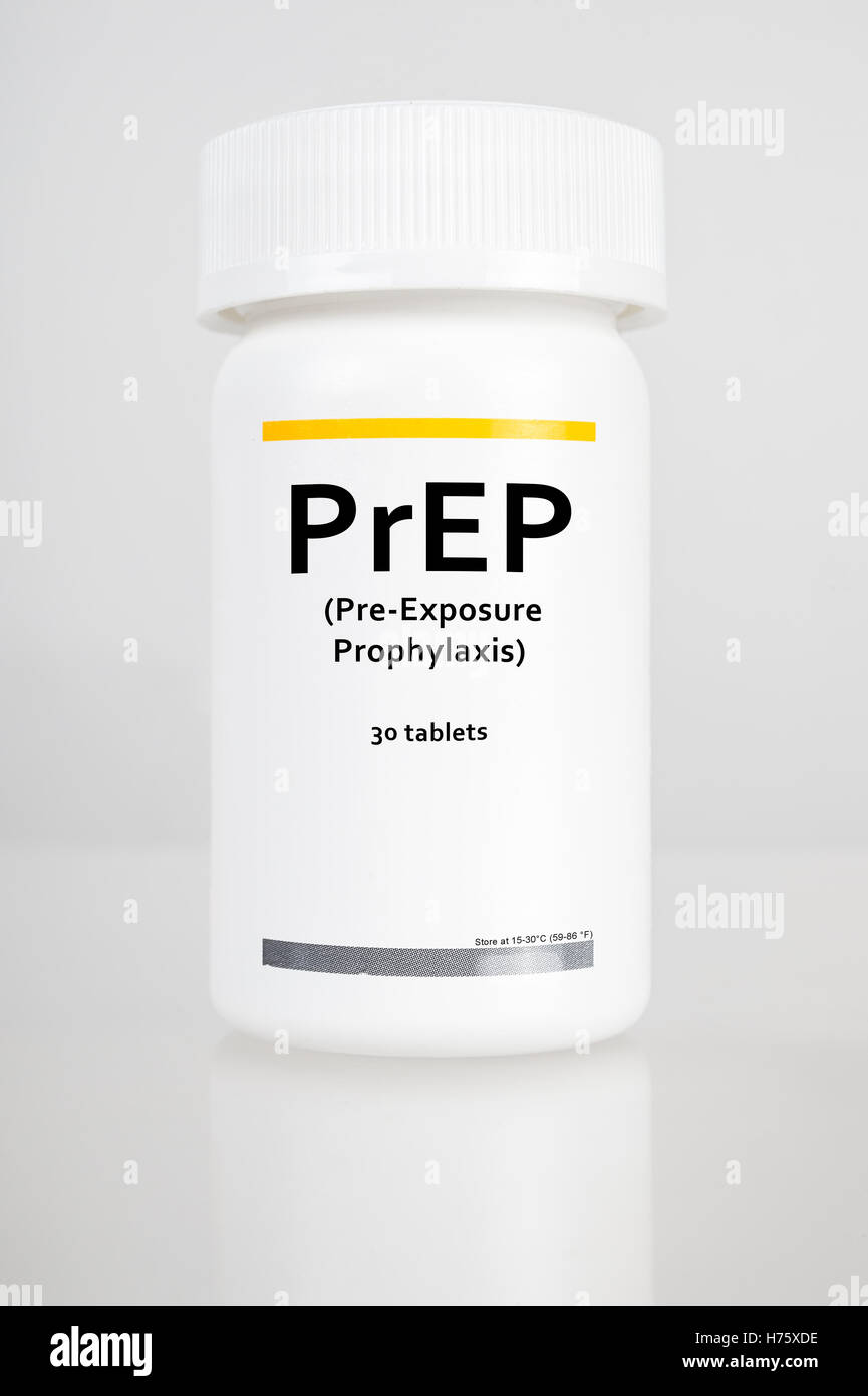 Pillola bottiglia con etichetta 'prep' (acronimo di Pre-Exposure profilassi). Trattamento PreP viene utilizzato per prevenire l infezione da HIV Foto Stock