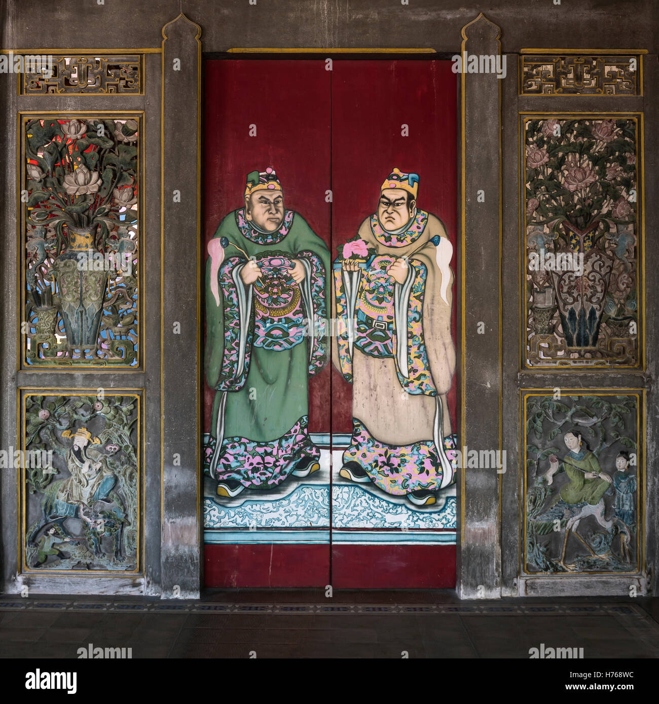 Cinese tradizionale porta a tempio pubblico, Giava centrale, Indonesia Foto Stock