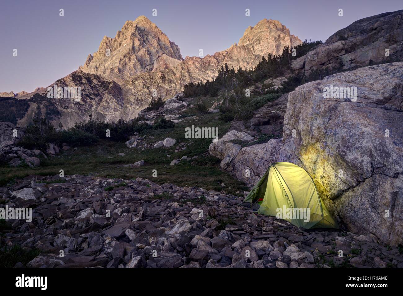 Tenda Camping in Upper Cascade Creek, Grand Teton National Park, Wyoming, Stati Uniti Foto Stock