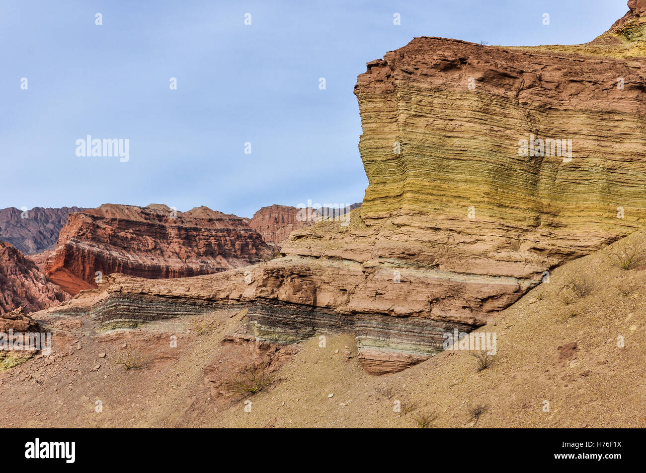 Layered formazioni rocciose nella Quebrada de las Conchas vicino a Cafayate, Provincia di Salta, Argentina Foto Stock