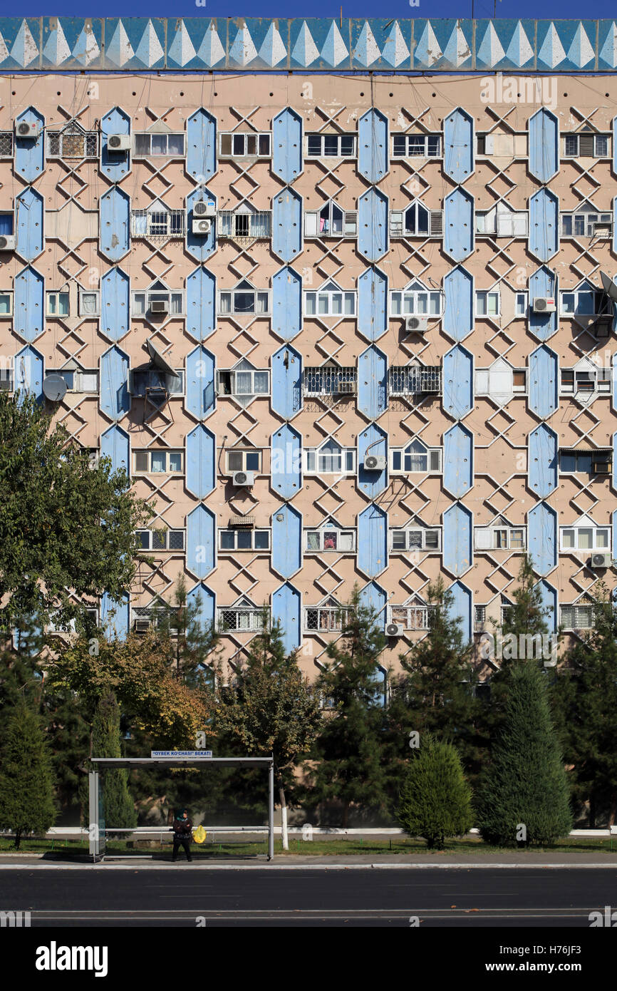 Blocco di appartamenti dai tempi sovietici, Tashkent, Uzbekistan. Foto Stock