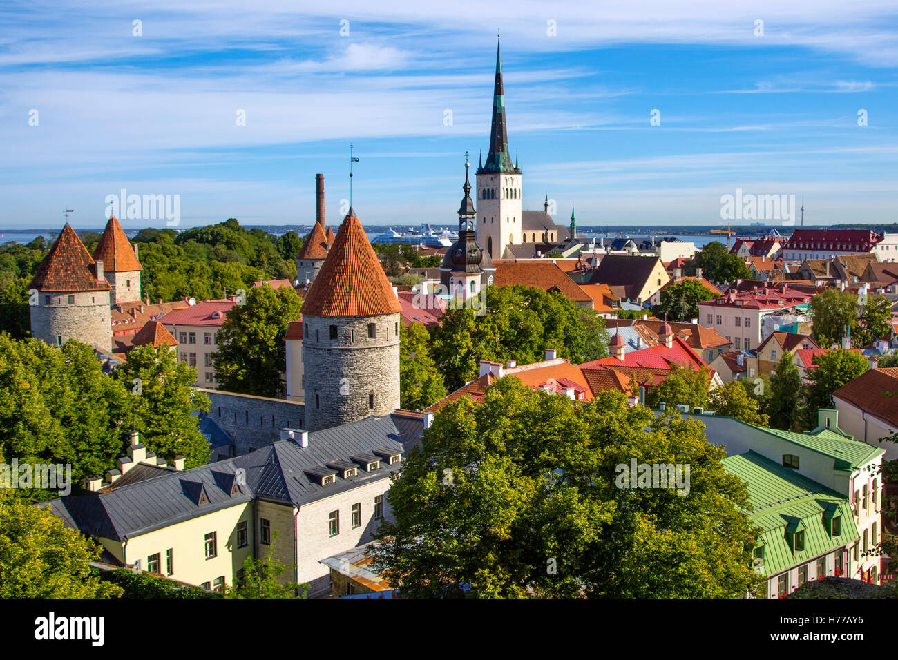 Lo skyline della citta', Tallinn, Estonia Foto Stock