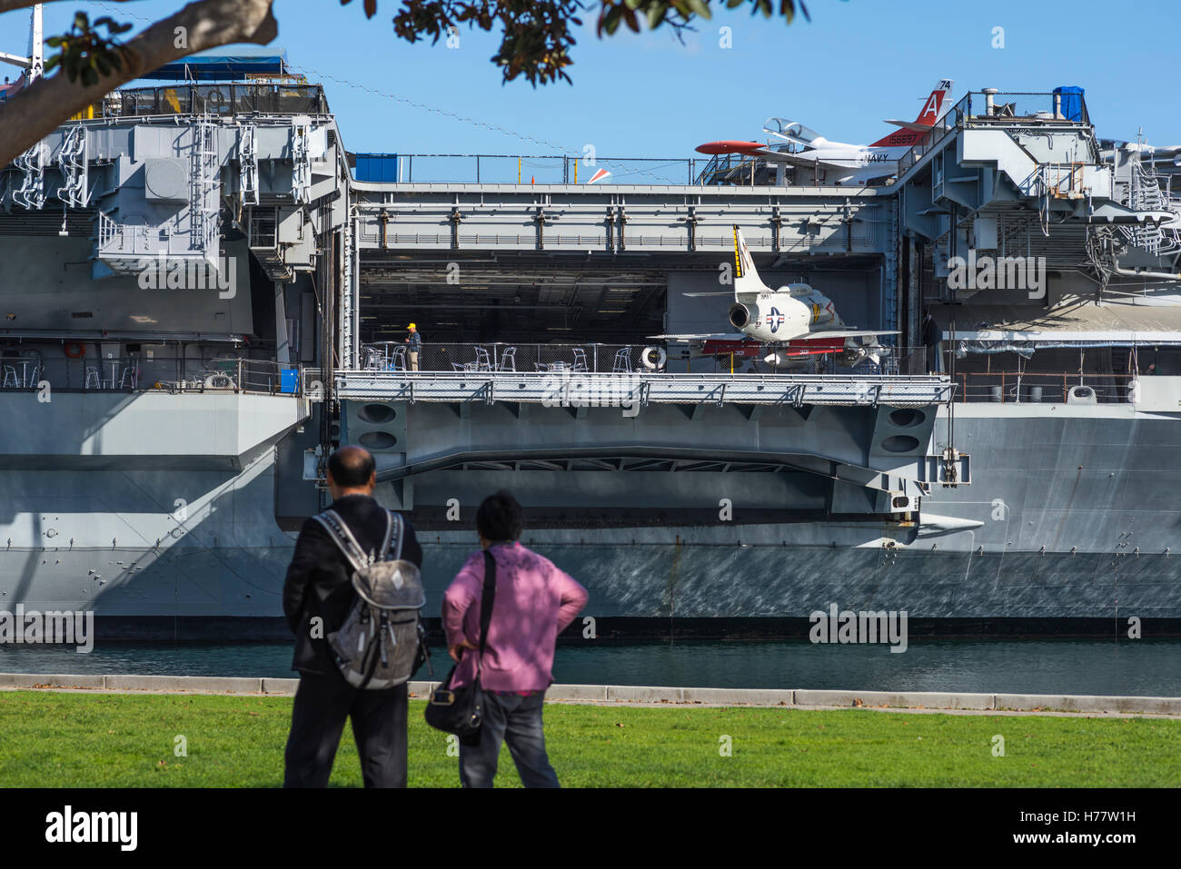 USS Midway nave museo, Tonno Harbour Park. San Diego, California, Stati Uniti d'America. Foto Stock