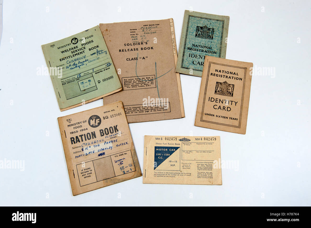 Una selezione di carte di identità e razione di libri dal Regno Unito nel 1940 - 1950S Foto Stock