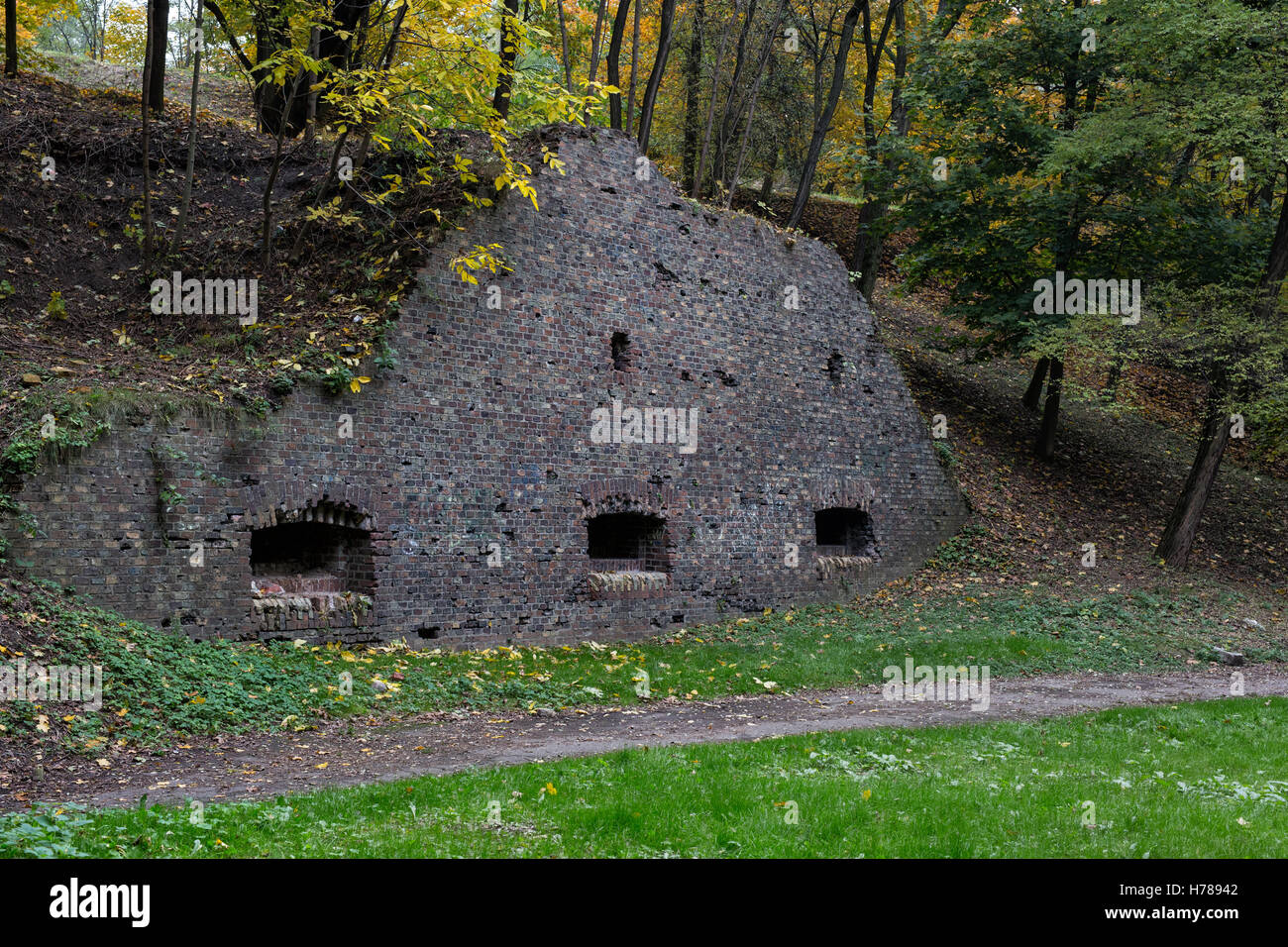 Le fortificazioni nel parco della Cittadella di Poznan Foto Stock
