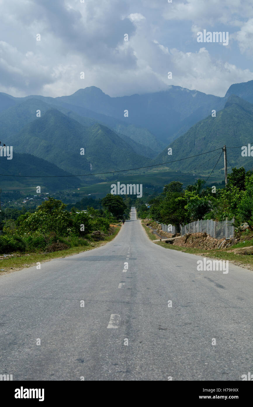 Lunga strada Foto Stock