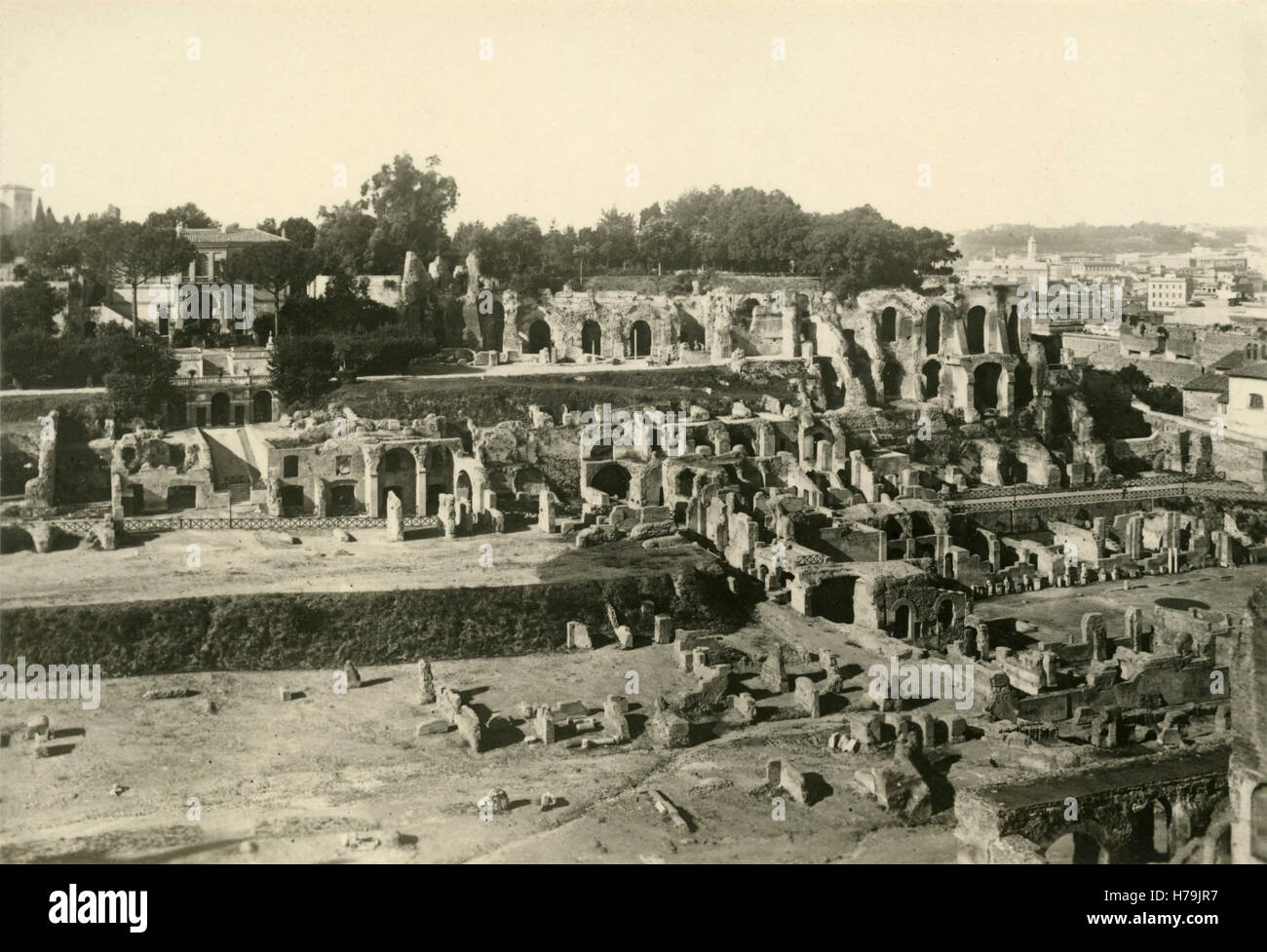 Vista di resti romani, Roma, Italia Foto Stock